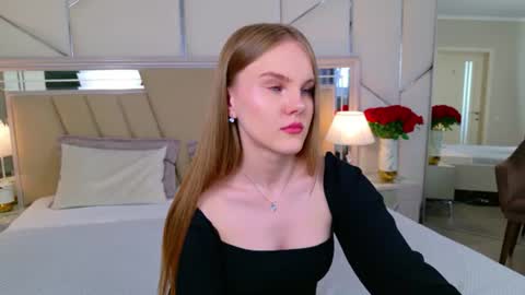 lili_lohan online show from June 20, 5:10 am