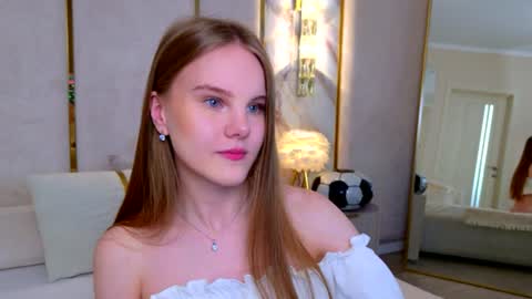 lili_lohan online show from July 14, 6:07 am