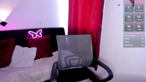 Snapshot of lili_thomson chatting on March 4, 9:32 pm Nataly online show from March 4, 9:32 pm