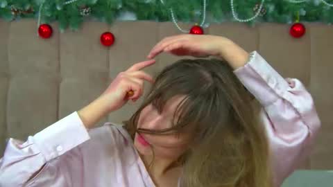 Snapshot of liliabianca chatting on December 16, 6:40 am Mia online show from December 16, 6:40 am