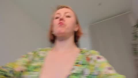 Snapshot of lilian_kroft chatting on April 25, 12:08 pm LIL online show from April 25, 12:08 pm