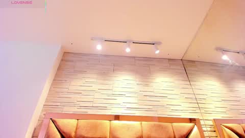 LILIAN  online show from November 14, 7:45 pm