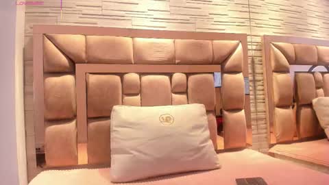 LILIAN  online show from December 5, 7:54 pm