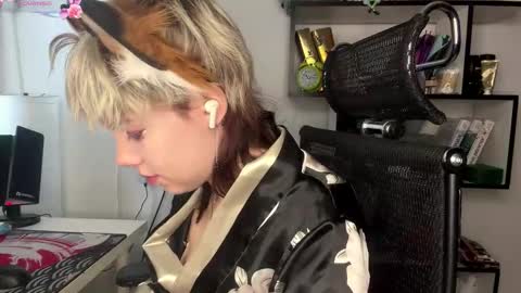 Lilian online show from February 13, 7:26 am