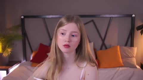 Snapshot of lilianhoward chatting on November 30, 2:10 pm Lilian online show from November 30, 2:10 pm