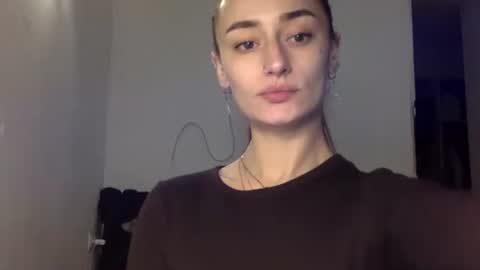 Snapshot of lilie303 chatting on February 6, 4:21 pm Millie online show from February 6, 4:21 pm