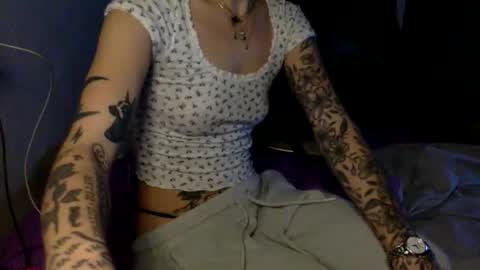 Snapshot of lilie303 chatting on February 13, 5:14 am Millie online show from February 13, 5:14 am