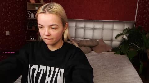 Lilie online show from February 9, 2:18 pm