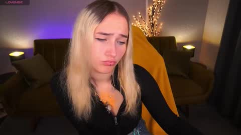 Snapshot of lilielfie chatting on November 5, 1:44 pm lilielfie online show from November 5, 1:44 pm