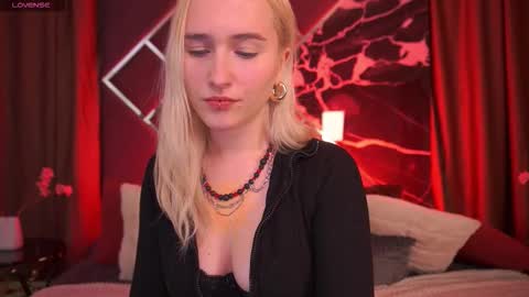 Snapshot of lilielfie chatting on February 16, 11:56 pm lilielfie online show from February 16, 11:56 pm