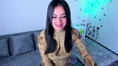 Snapshot of lilielou_ chatting on November 11, 7:14 pm Lilie online show from November 11, 7:14 pm