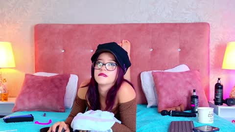 Snapshot of lilifox18 chatting on January 7, 10:08 pm Lili online show from January 7, 10:08 pm