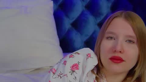 LiliLinn online show from November 18, 4:39 am