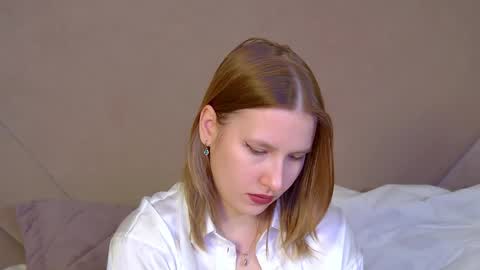 LiliLinn online show from April 11, 7:45 am