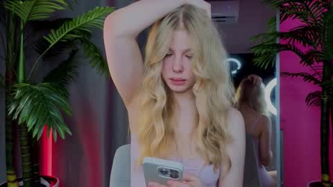 lililok101 online show from February 26, 6:01 am