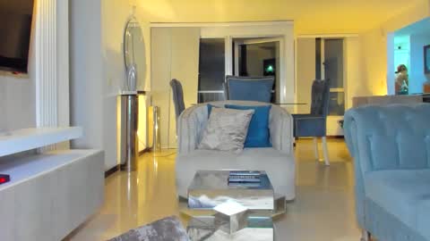 Lili  online show from March 6, 4:42 am