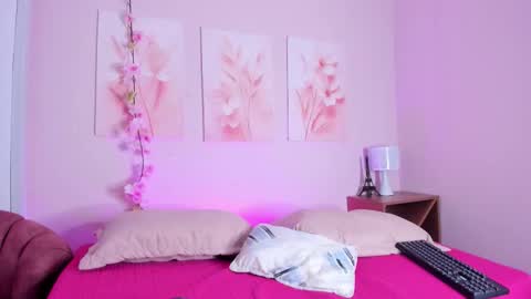 Snapshot of lilirousee chatting on March 1, 2:02 am lilirousee online show from March 1, 2:02 am