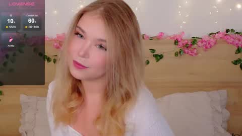 Snapshot of lilith_bonheur chatting on October 23, 8:29 pm Lilith Bonheur online show from October 23, 8:29 pm