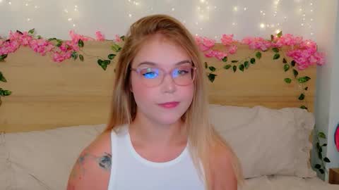 Snapshot of lilith_bonheur chatting on November 7, 9:48 pm Lilith Bonheur online show from November 7, 9:48 pm