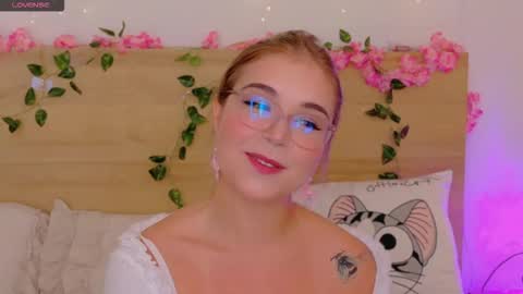 Snapshot of lilith_bonheur chatting on November 26, 1:34 pm Lilith Bonheur online show from November 26, 1:34 pm