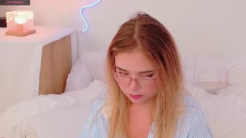 Snapshot of lilith_bonheur chatting on December 2, 12:49 am Lilith Bonheur online show from December 2, 12:49 am