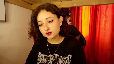 Snapshot of lilith_de_vil chatting on February 25, 4:42 pm Mistress Lilith online show from February 25, 4:42 pm