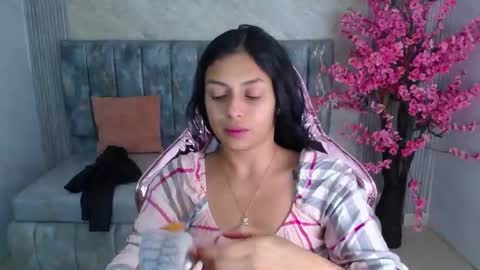 Snapshot of lilith_petit_sub chatting on January 28, 12:43 pm Lilith  online show from January 28, 12:43 pm