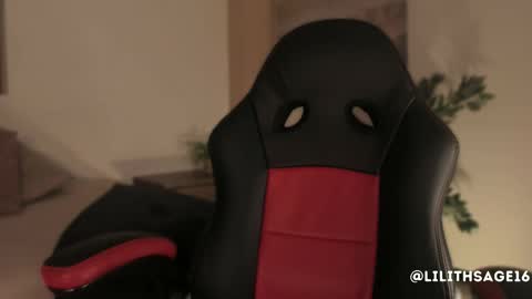 lilith_sage_ online show from October 15, 11:43 am