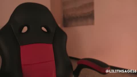 lilith_sage_ online show from October 16, 11:55 am