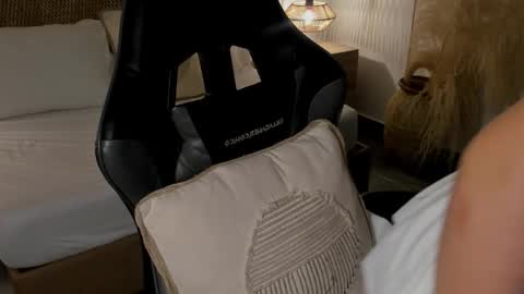 Snapshot of lilith_visser chatting on February 19, 7:10 pm L I L I online show from February 19, 7:10 pm