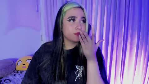 Snapshot of lilith_zenith20 chatting on December 19, 5:25 am Lilith online show from December 19, 5:25 am