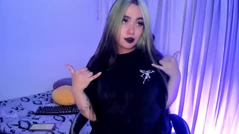 Snapshot of lilith_zenith20 chatting on December 21, 4:19 am Lilith online show from December 21, 4:19 am