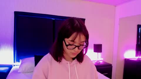 LilithBluum  online show from April 18, 11:25 am