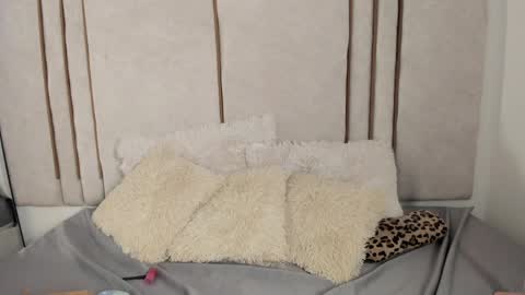 Snapshot of lilithdry chatting on April 1, 12:33 am Lilith online show from April 1, 12:33 am