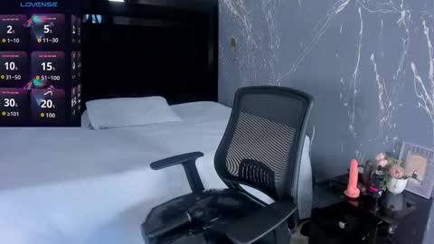 Lilith luxorr online show from November 12, 1:22 pm