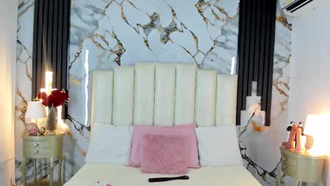 Snapshot of lilithmars69 chatting on December 16, 5:34 am Lilith online show from December 16, 5:34 am