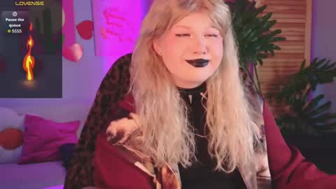 LilithNelson online show from April 10, 1:11 am