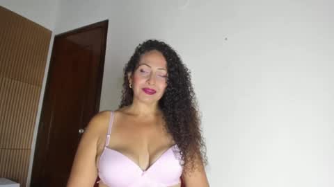 lilithphillis1 online show from March 19, 5:28 pm