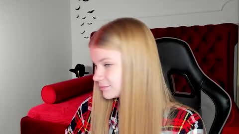 lilitrosen online show from November 17, 6:14 pm