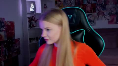 lilitrosen online show from December 1, 5:40 pm