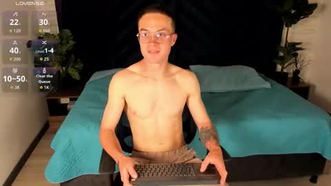 Snapshot of liljames_ chatting on November 12, 8:19 pm Lil James online show from November 12, 8:19 pm