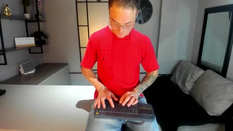 Snapshot of liljames_ chatting on December 4, 7:55 pm Lil James online show from December 4, 7:55 pm