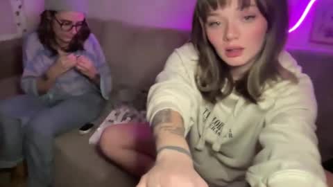 lilldaddysgirl online show from January 9, 4:37 am