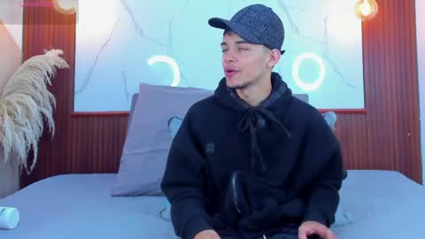 lillian_lee1 online show from April 21, 4:45 pm