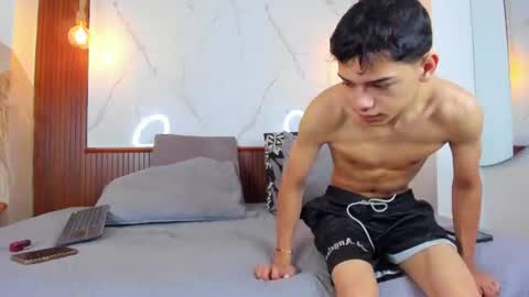 lillian_lee1 online show from June 13, 5:22 pm