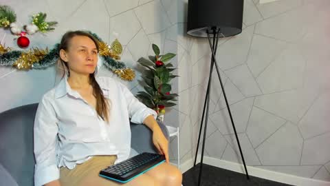 lillian_white1 online show from January 13, 4:28 am