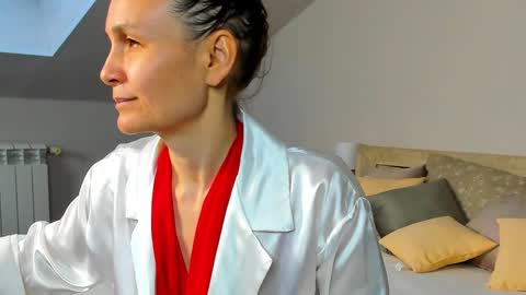 lillian_white1 online show from February 2, 10:13 am