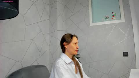 lillian_white1 online show from March 11, 7:26 am