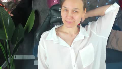 lillian_white1 online show from February 27, 1:05 am