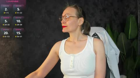 lillian_white1 online show from March 24, 12:59 am